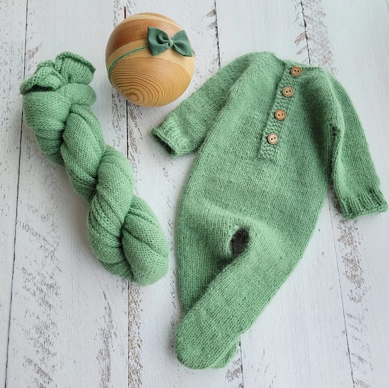Sage green fluffy bonnet, romper, wrap. Newborn photo props. - 嬰兒手鍊/飾品 - 羊毛 
