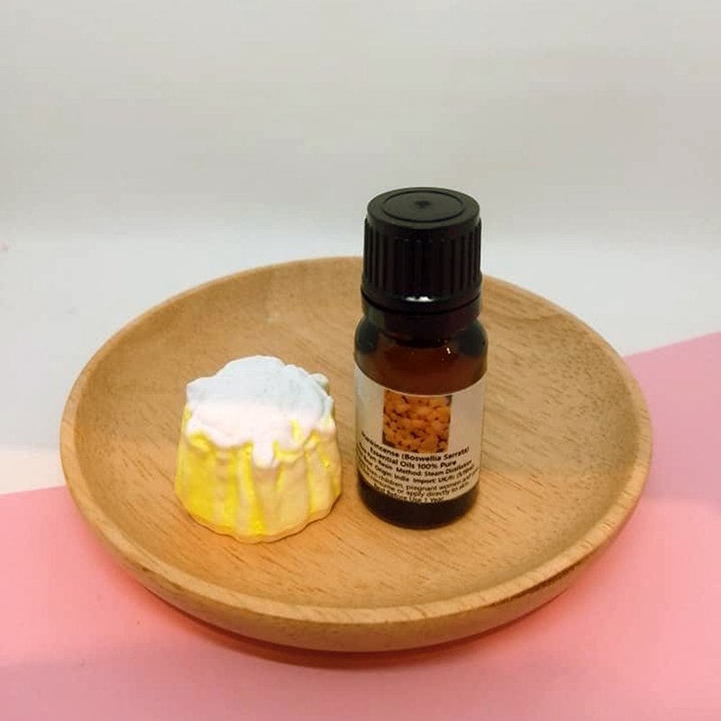 Pure plant essential oil (Frankincense) with shaomai shape diffused Stone - น้ำหอม - วัสดุอื่นๆ สีเหลือง