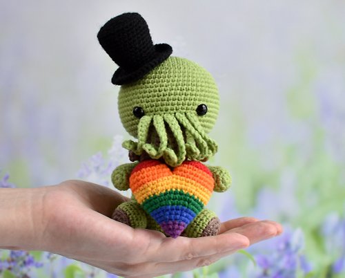 Sweet sweet heart Cthulhu plush with rainbow heart/ Gift for gay friend / LGBTQ Pride