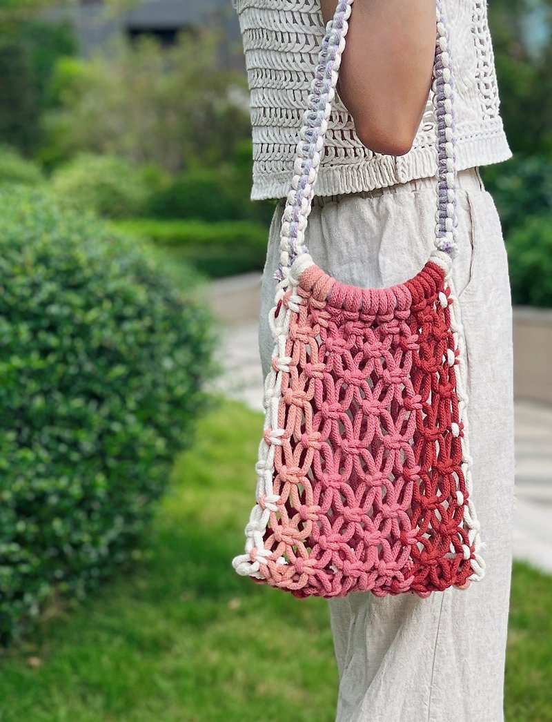 Barbie gradient red Macrame lightweight and environmentally friendly small mesh bag - 100% cotton Polish environmentally friendly cotton rope - Handbags & Totes - Cotton & Hemp Pink