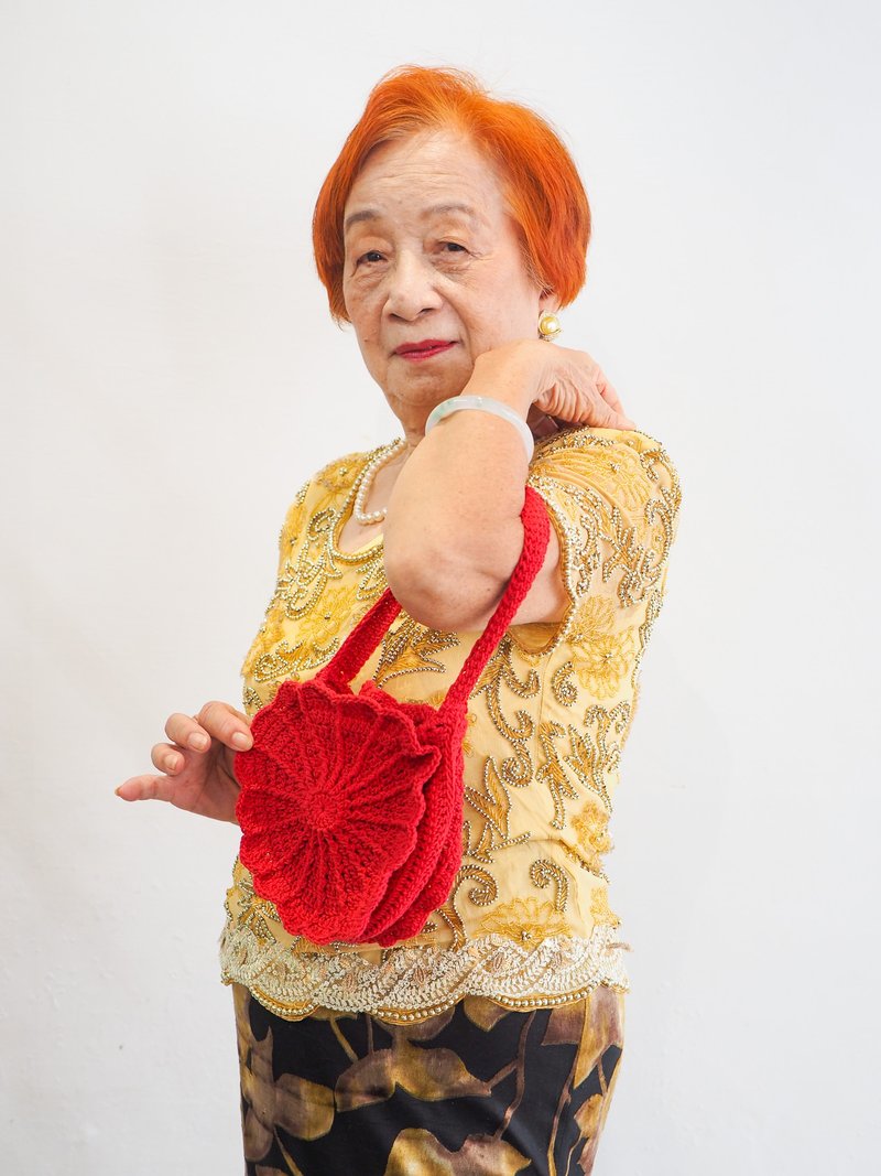 [Grandma’s clever knitting] Purely handmade red flower crochet handbag - กระเป๋าถือ - ผ้าฝ้าย/ผ้าลินิน สีแดง