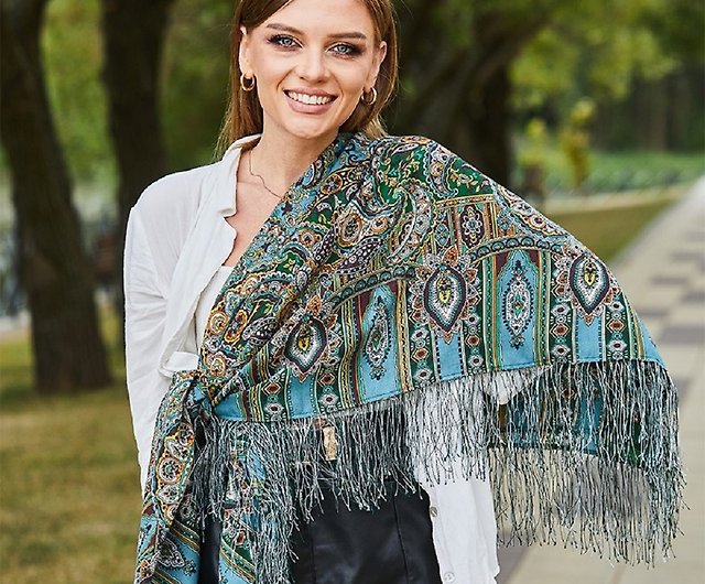 How to wear a big silk square scarf 53”x 53”. Large silk shawl tutorial.  Pavlovo Posad Russian Shawl 