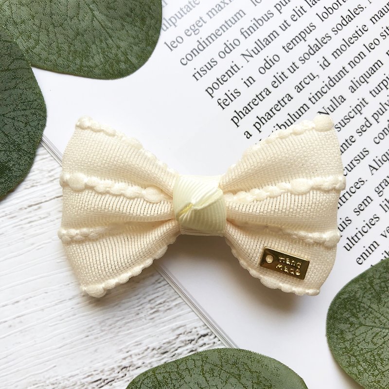 Simple style bow bangs clip / beige - Hair Accessories - Other Materials White