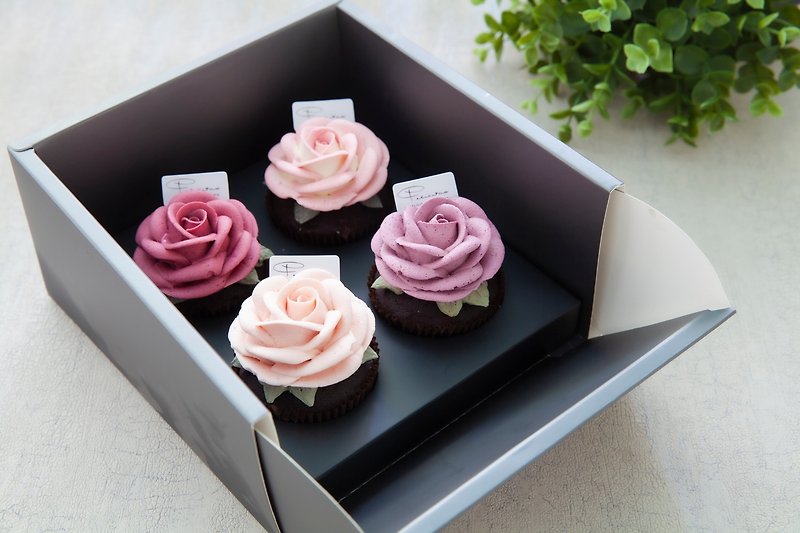 【バレンタインデーギフト】立体バラ型カップケーキ4個入りギフトボックス/ 1〜2日速達 - ケーキ・デザート - 食材 レッド