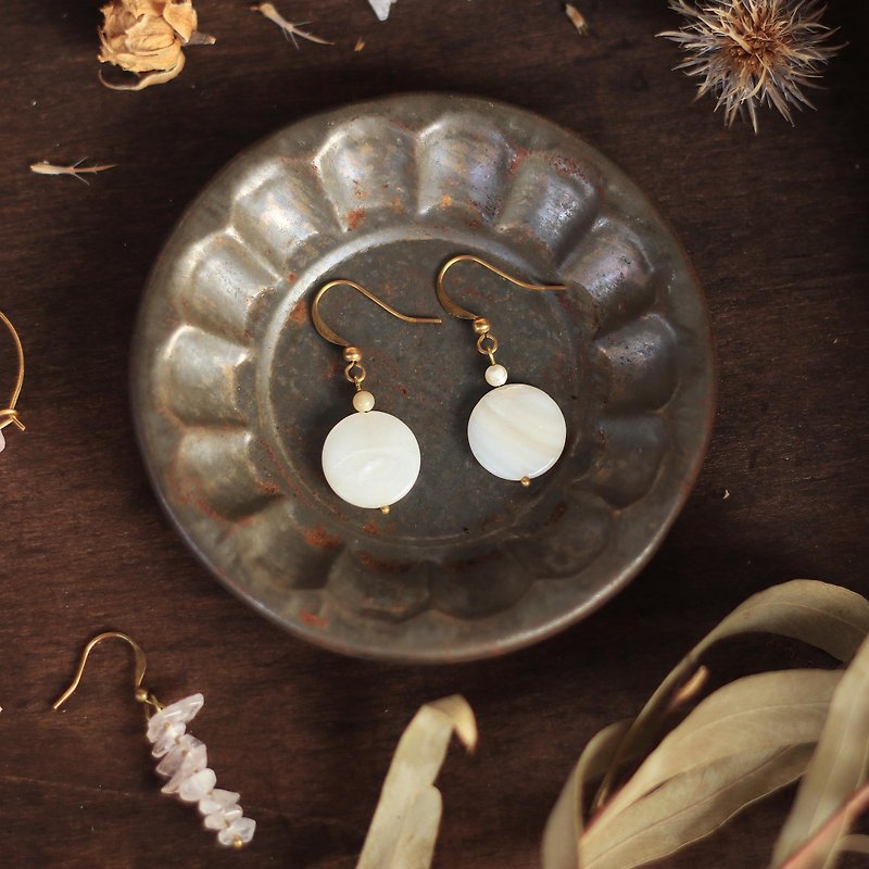 天然石古典耳環系列-雲端 - 耳環/耳夾 - 銅/黃銅 白色