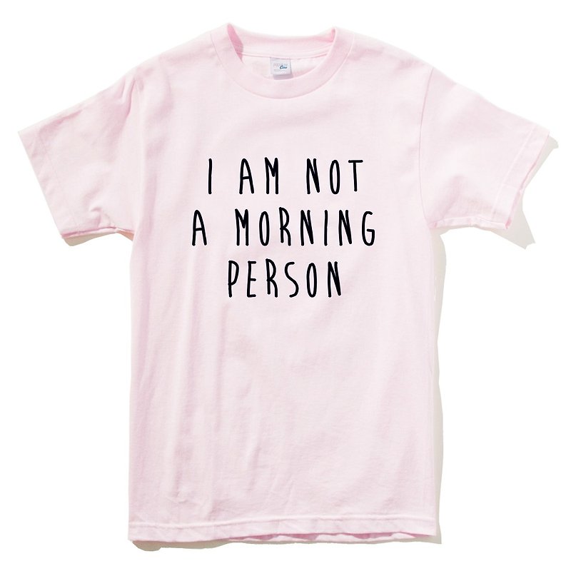 I AM NOT A MORNING PERSON 男女短袖T恤 淺粉紅色 我不是一個早起的人 文青 藝術 設計 時髦 文字 時尚 - T 恤 - 棉．麻 粉紅色