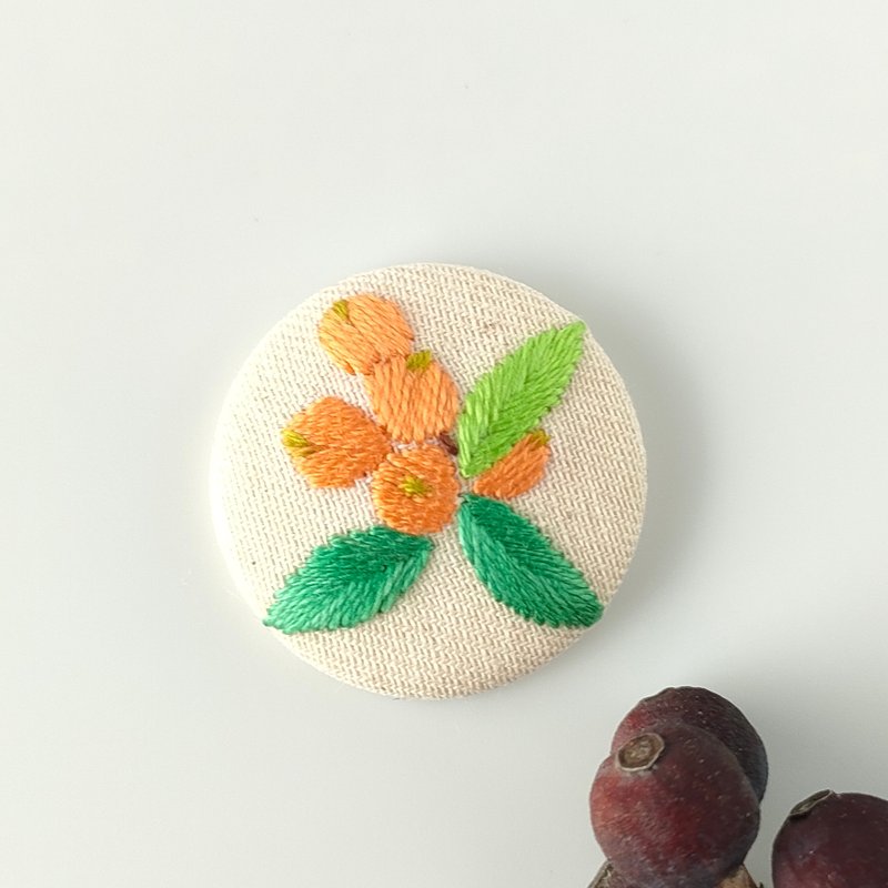 Miniature loquat embroidered brooch - เข็มกลัด - ผ้าฝ้าย/ผ้าลินิน สีส้ม