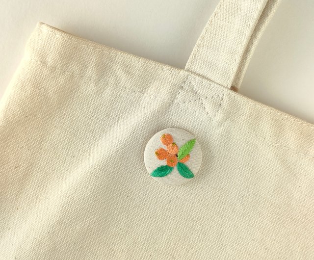 専用商品　刺繍ブローチ 赤い彼岸花の刺繍ブローチ - ショップ かなちゃん手刺繍工房