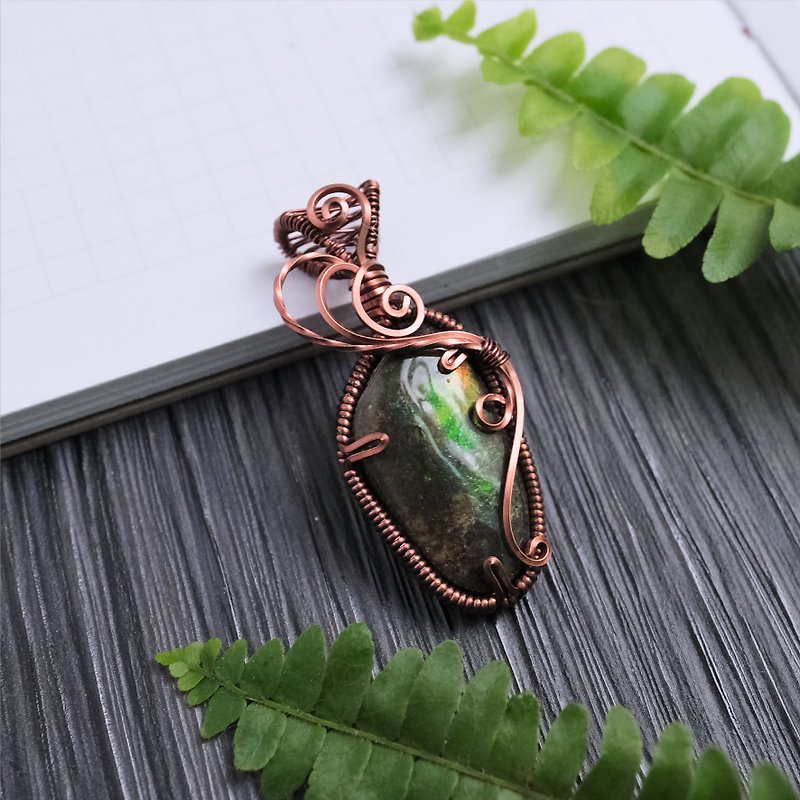 [Emerald green forest atmosphere] Brilliant snail art copper wire braided pendant - สร้อยคอ - เครื่องประดับพลอย สีเขียว