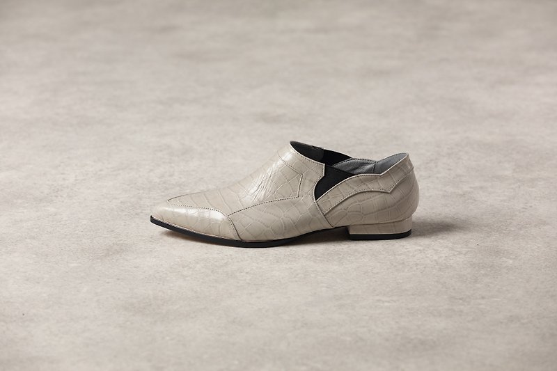 ZOODY / Overlay / handmade shoes / Flat-bottomed tip Lok Fu shoes / gray - รองเท้าอ็อกฟอร์ดผู้หญิง - หนังแท้ ขาว