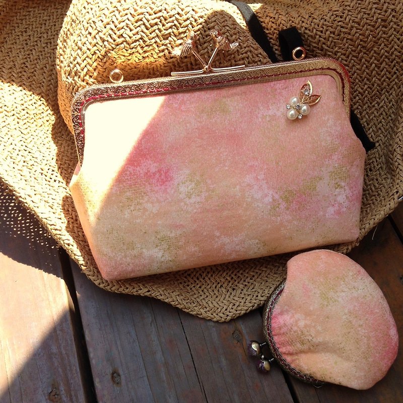 Square mouth gold powder pink beauty - กระเป๋าแมสเซนเจอร์ - ผ้าฝ้าย/ผ้าลินิน สึชมพู