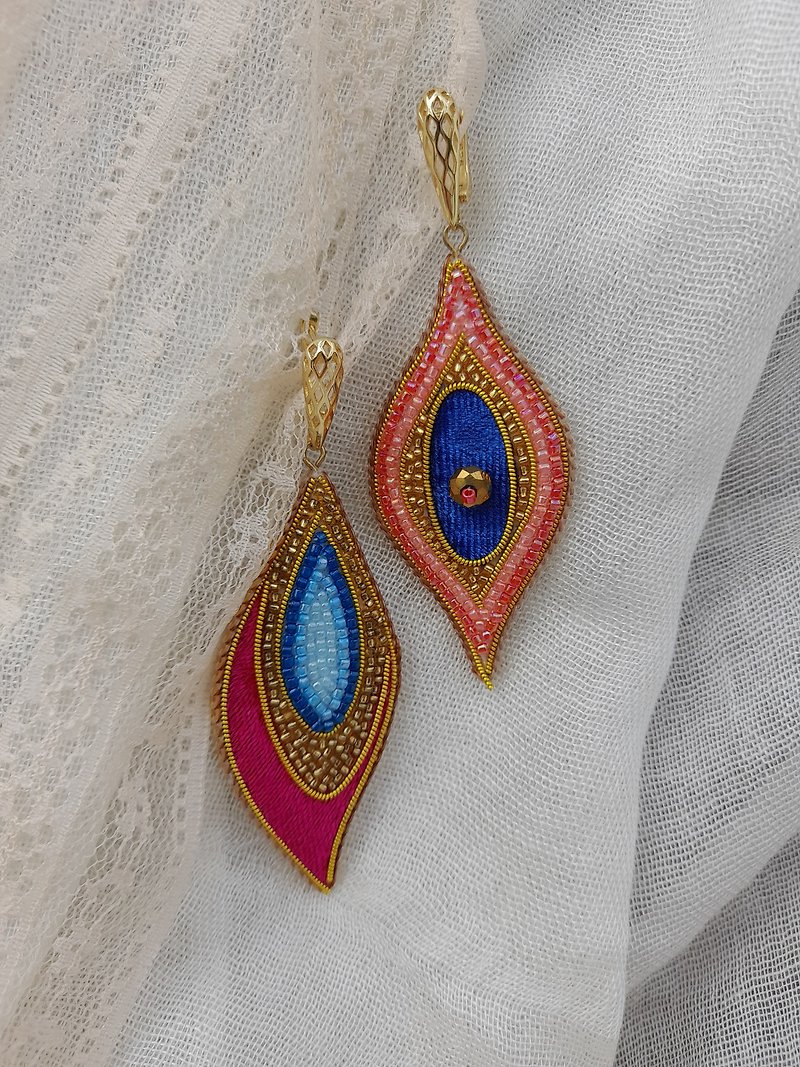 Beautiful handmade earrings Oriental style made of blue red beads and velvet - ต่างหู - งานปัก หลากหลายสี