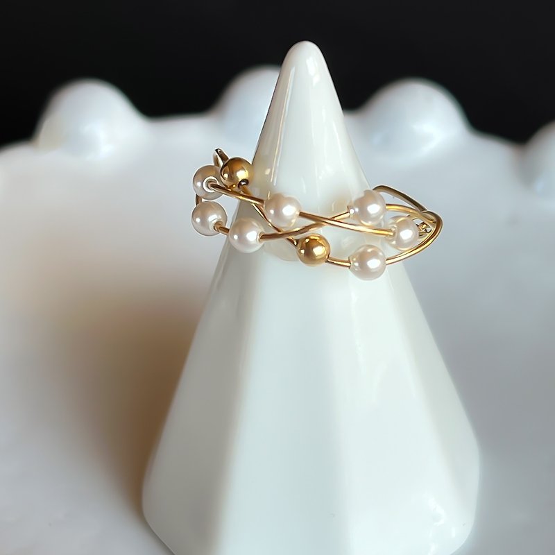 2Way Ring & Ear cuff Handmade 14kgf Swarovski Pearl ×Gold  Twist Ring 【gift box】 - General Rings - Precious Metals Gold