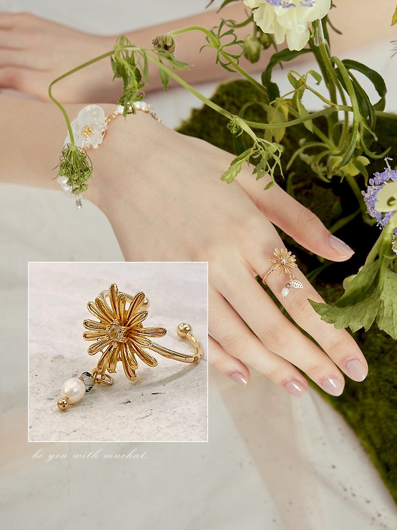Hazy flower. MUCHAT handmade 14+18KGP daisy crystal pearl ring - แหวนทั่วไป - วัสดุอื่นๆ สีทอง