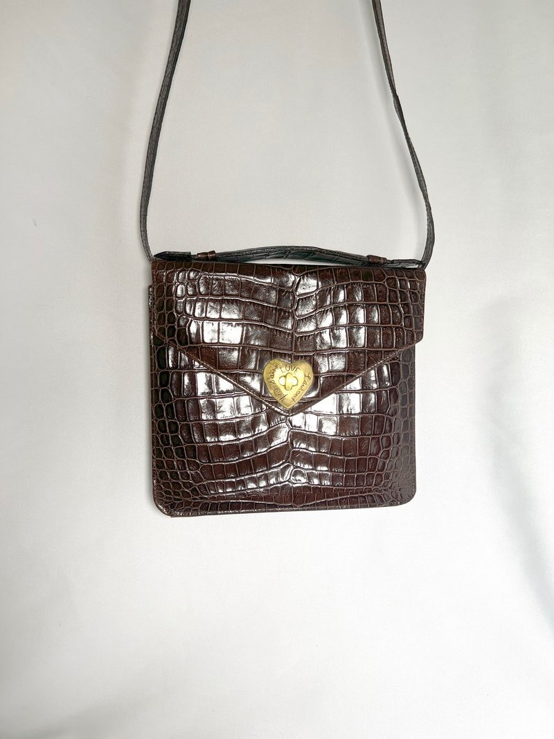 RARE TO GO Second-hand | Rare YSL engraved heart embossed brown portable cross-shoulder side backpack Y2K - กระเป๋าถือ - หนังแท้ สีนำ้ตาล