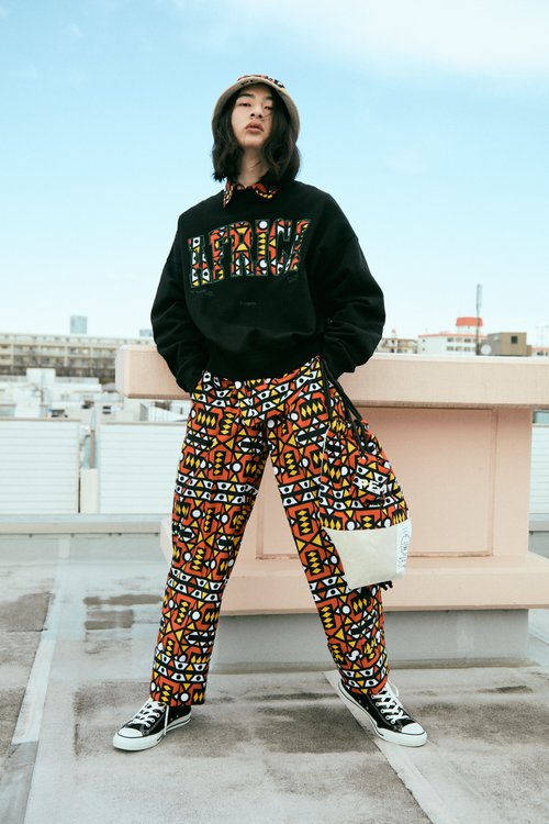 moyan-ecri AFRICAパッチ刺繍裡毛プルオーバー2【BODYオーガニックコットン100】