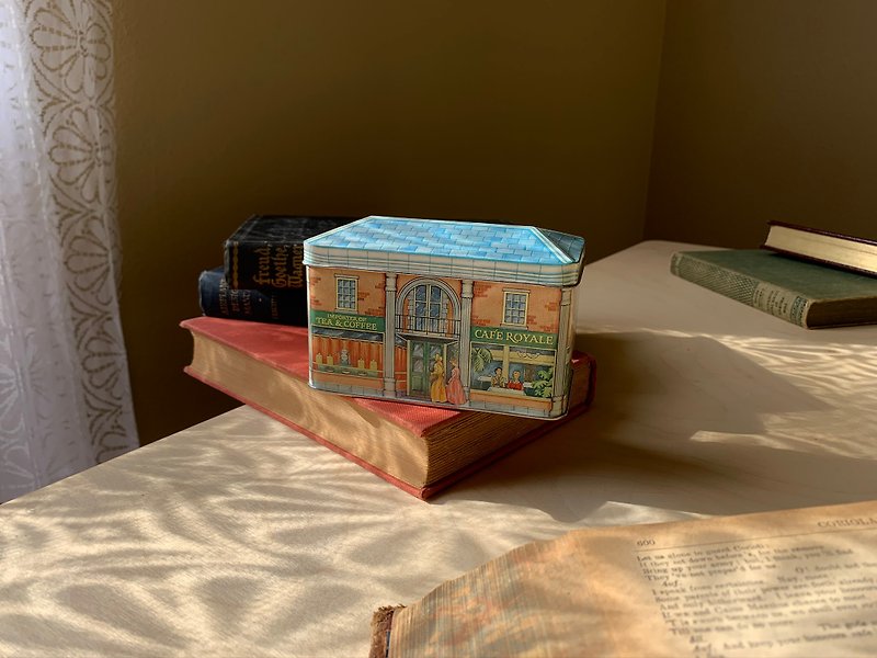 Early house shape tin box / street view - กล่องเก็บของ - โลหะ สีเหลือง