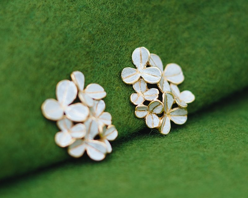 Post earrings - Clover - Gold and Silver - Four leaf clover -  Leaf earrings