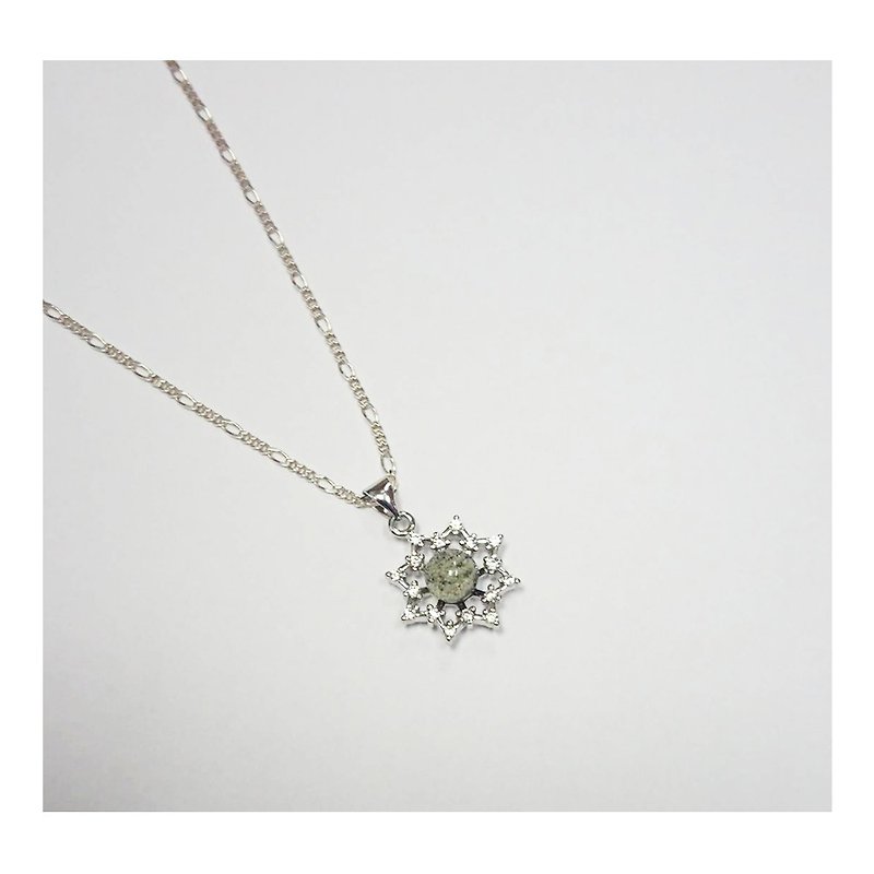 Light Green Ghost Snowflake Necklace in Sterling Silver - สร้อยคอ - โลหะ 