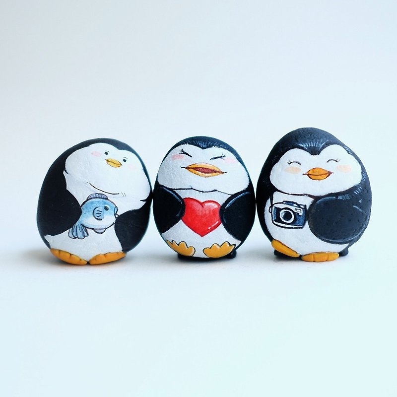 Penguin gang stone painting. - 公仔模型 - 石頭 白色