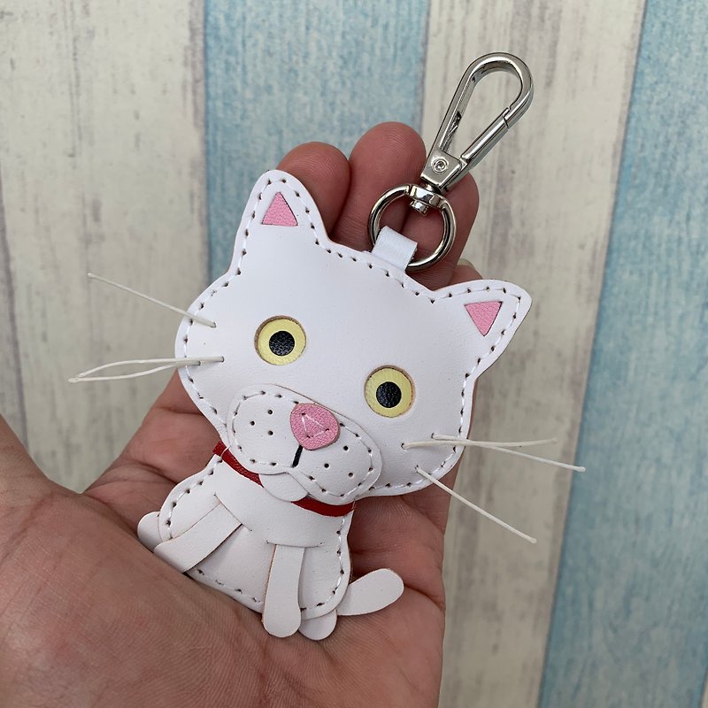 Healing small white cute kitten hand-sewn leather keychain small size - ที่ห้อยกุญแจ - หนังแท้ ขาว