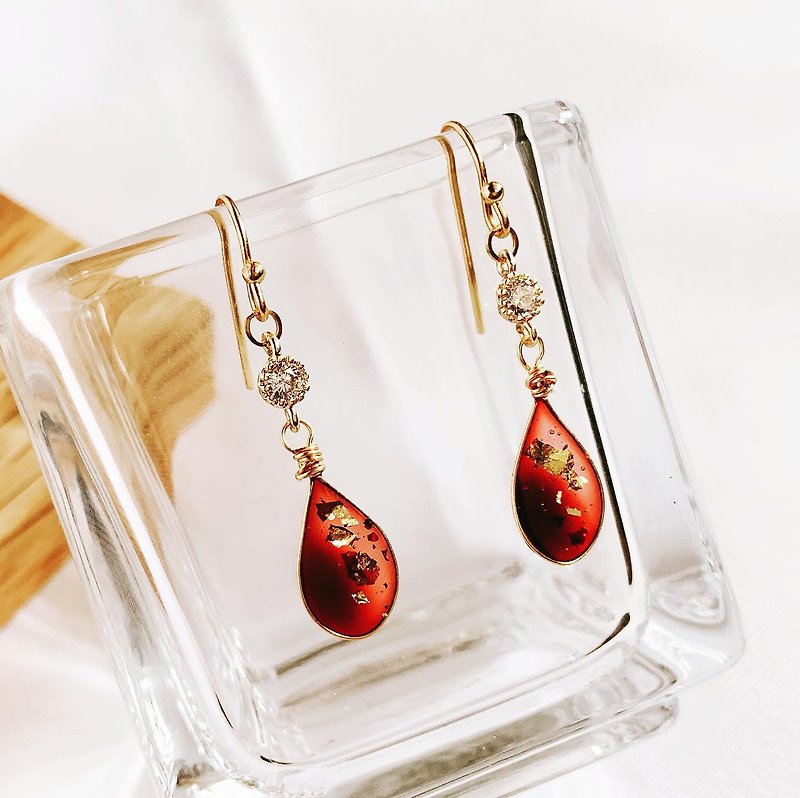 Gold Foil Raindrop Earrings - Wine Red - ต่างหู - เรซิน 