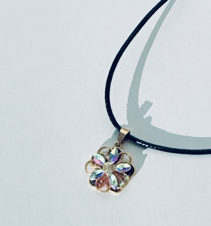 Cosmic Flower Necklace - สร้อยคอ - เรซิน สีดำ