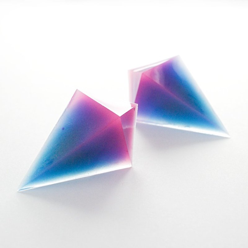 Acute angle pyramid Thermo Pierce (Yotsuba Shiogama) - ต่างหู - วัสดุอื่นๆ หลากหลายสี