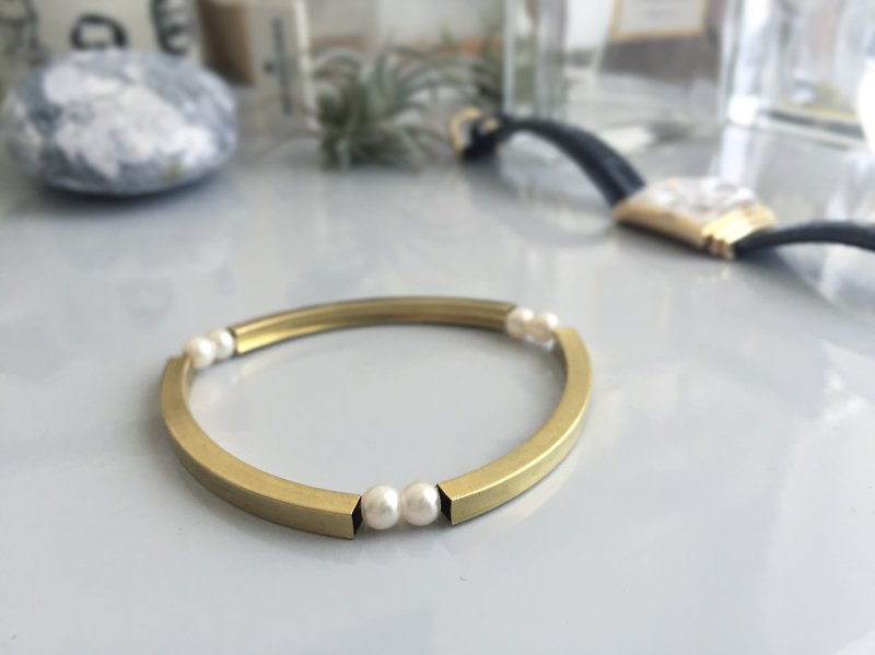 remember / triangular elastic bracelet - Bracelets - Other Metals Gold