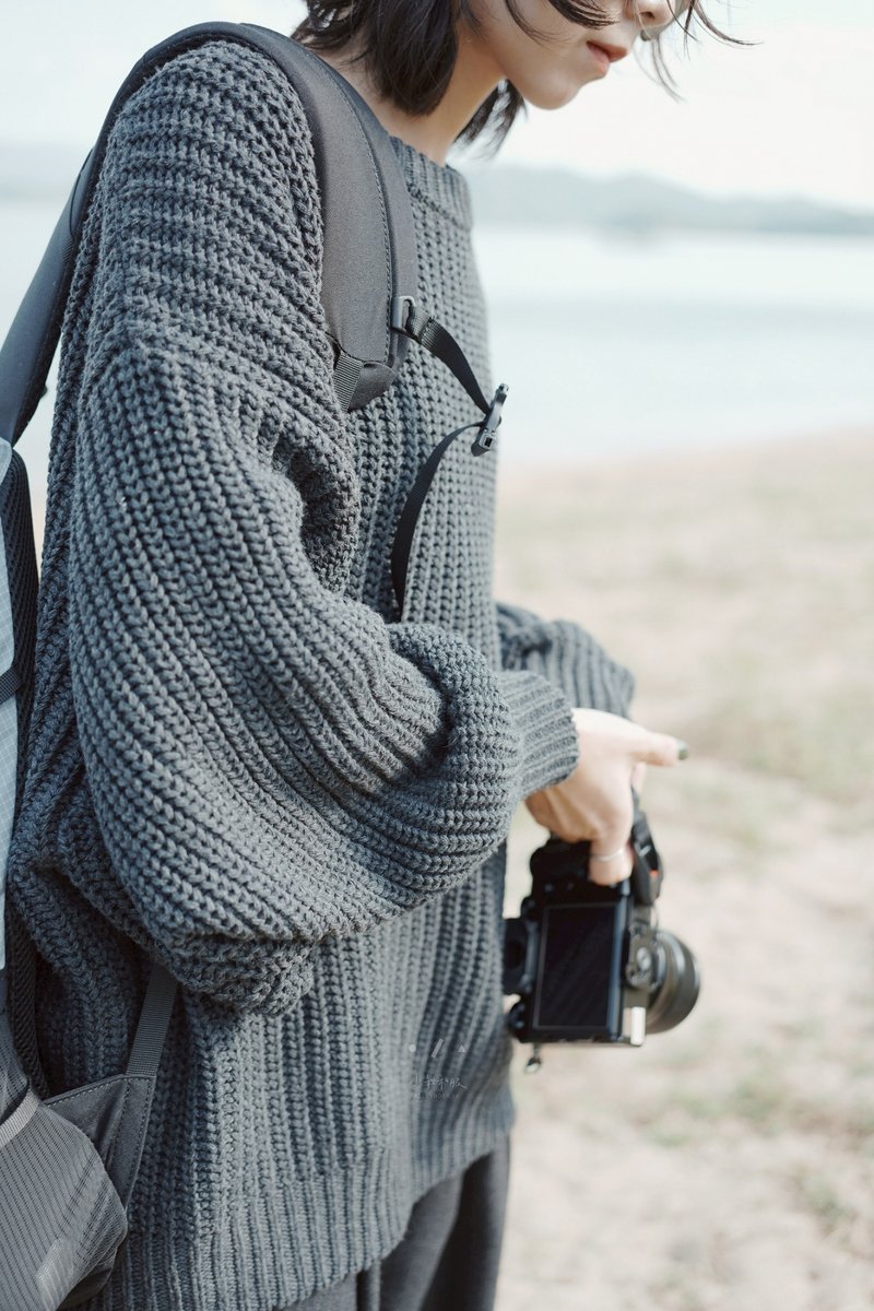 直島粗針慵懶毛衣 - 2色 - 墨 - 女毛衣/針織衫 - 其他人造纖維 黑色