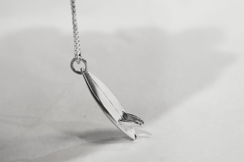 925 sterling silver surfboard necklace - สร้อยคอ - เงินแท้ สีเงิน