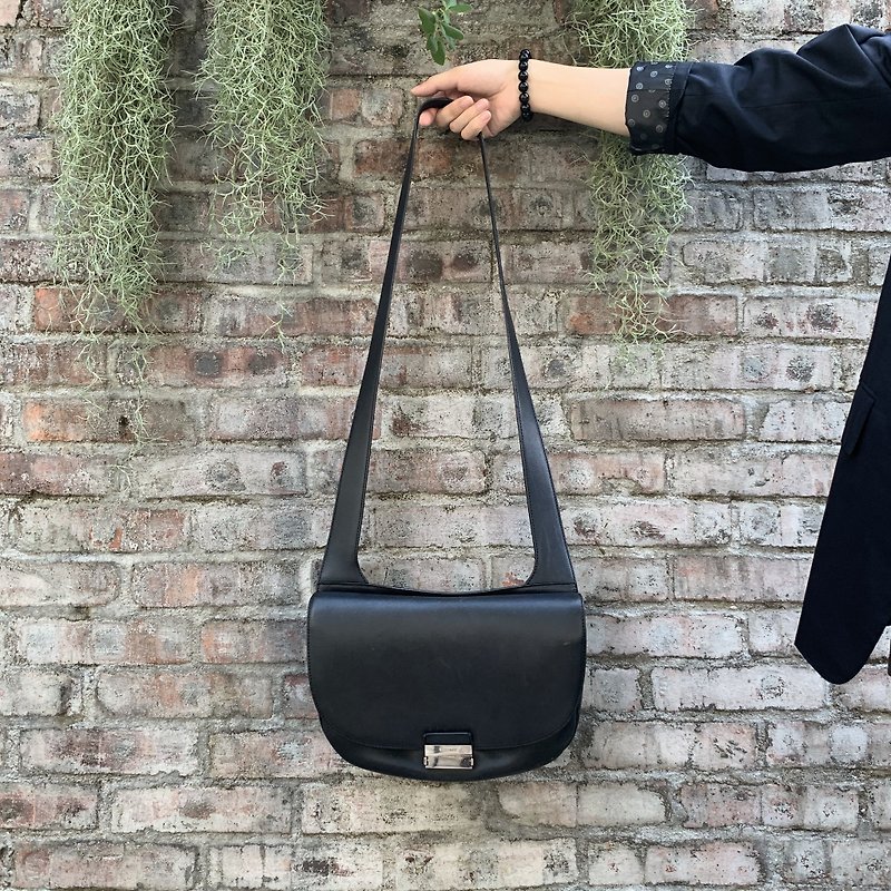 Spanish medieval LOEWE black dumpling-shaped long shoulder strap sheepskin handbag high-end second-hand vintage jewelry - Messenger Bags & Sling Bags - Genuine Leather Black