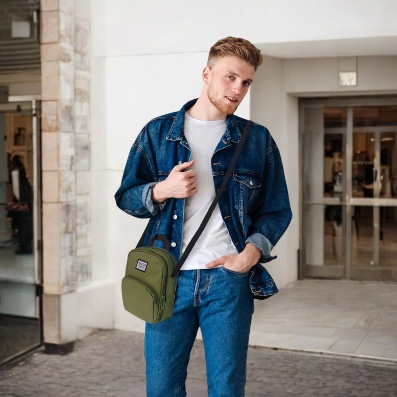 HUGGER Crossbody Army Green - กระเป๋าแมสเซนเจอร์ - ไนลอน สีเขียว