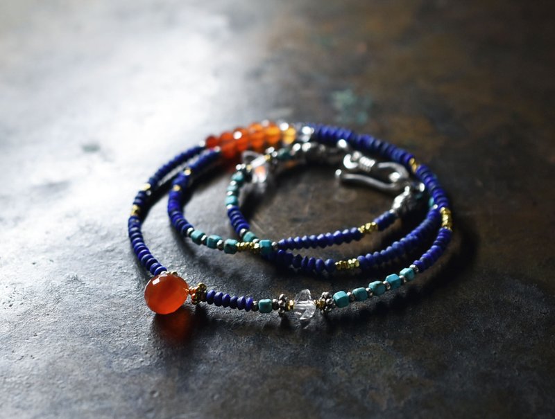 A delicate necklace made of carnelian, Kingman turquoise, Herkimer diamonds, small lapis lazuli and Karen Silver. - สร้อยคอ - เครื่องเพชรพลอย สีน้ำเงิน