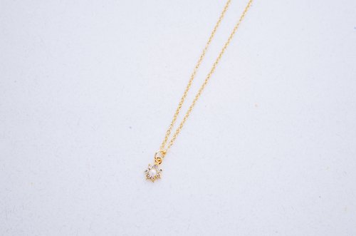 JunSui 紀念--小太陽珍珠鋯石綴飾鎖骨鍊