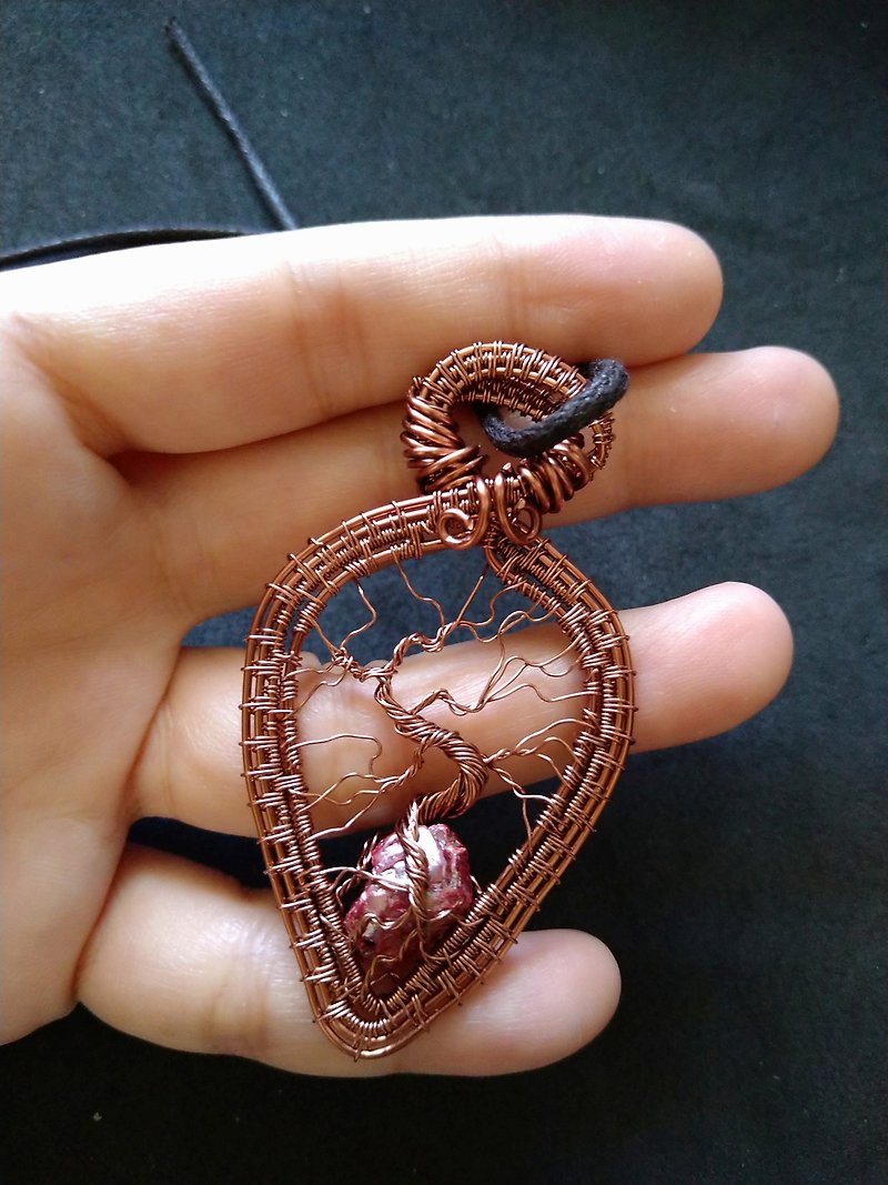 **Cinnabar ore**Art Bronze Wire Bound Crystal Necklace Pendant Metal Woven Handmade Design - Necklaces - Jade Red