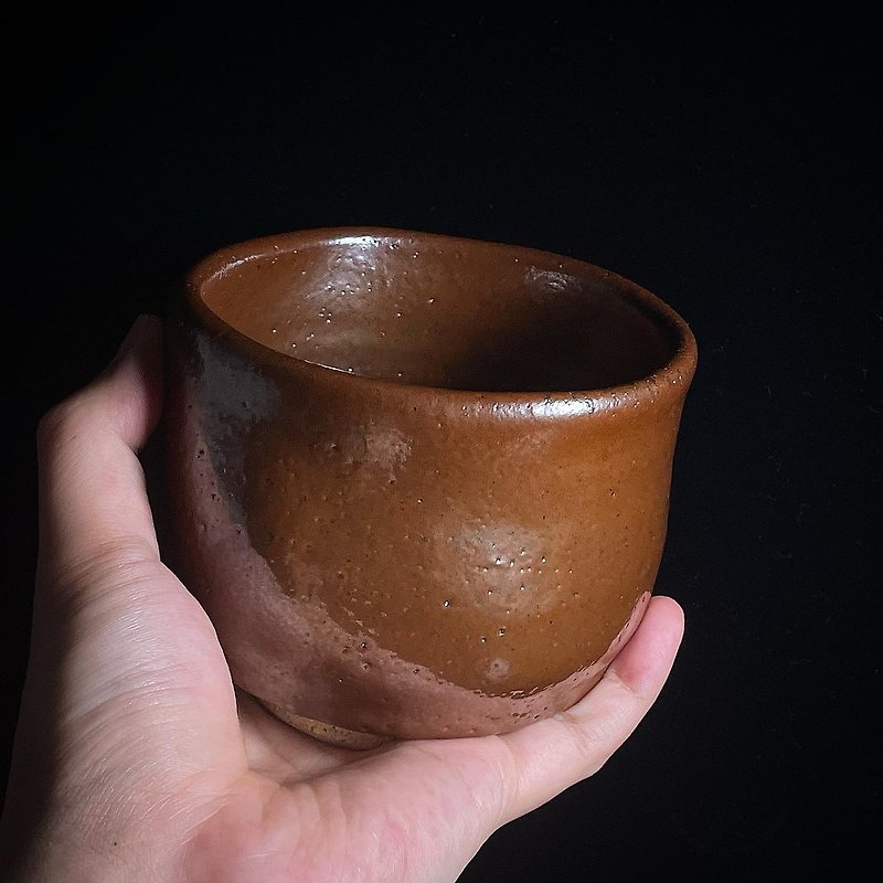 Bronze Half-Cylinder Shino Tea Bowl丨Kasano Kiln Xu Congzhi - ถ้วย - ดินเผา สีนำ้ตาล