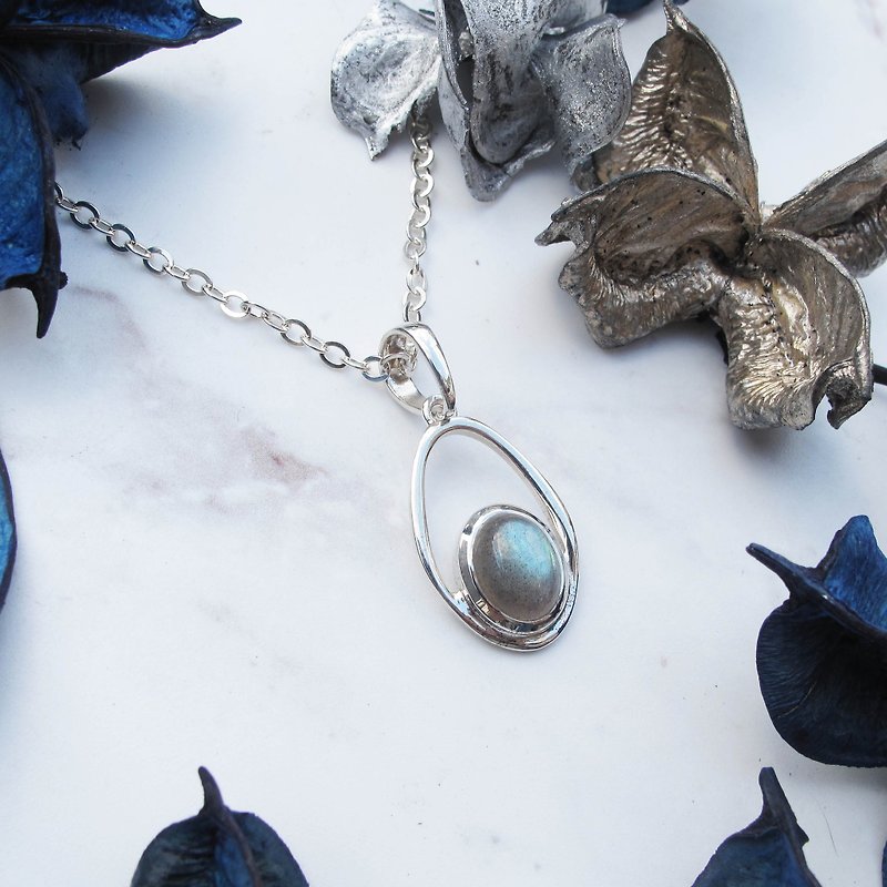 Da Yuan Zi [Handmade Silver Jewelry] Oval × Labradorite × Sterling Silver Necklace - สร้อยคอ - เงินแท้ สีเงิน