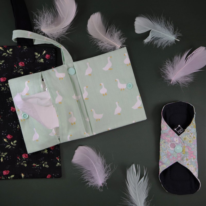 多功能收納袋 口罩收納袋 面紙套 衛生棉包 多種花布可選 - 化妝包/收納袋 - 棉．麻 多色