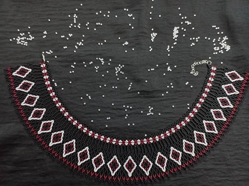 Ukrainian necklace beads black and red handmade jewelry - 項鍊 - 琉璃 多色