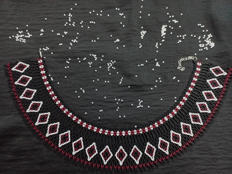 Ukrainian necklace beads black and red handmade jewelry - 項鍊 - 琉璃 多色