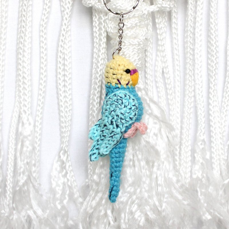 Keychain budgie crochet toy Parrot bag ornament Realistic budgerigar toy - ตุ๊กตา - วัสดุอื่นๆ หลากหลายสี