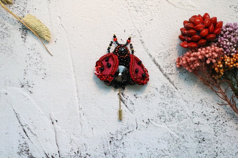 Red Stereo Seven-Star Ladybug Chest Needle Embroidery Heavy Craft Beetle Chest F - Brooches - Thread Red
