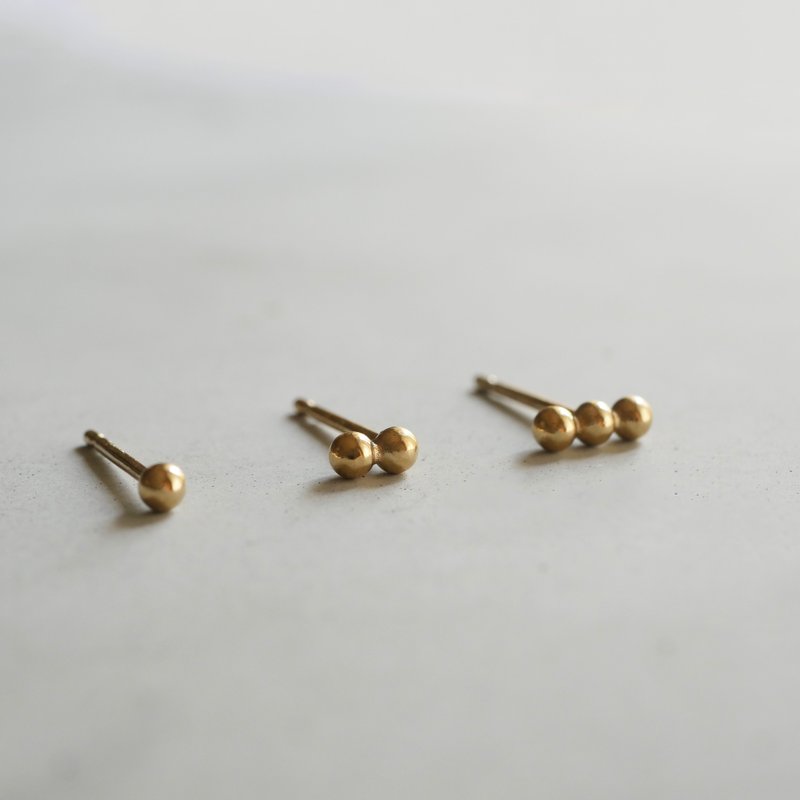 《選べる1粒～3粒》14kgf 極小2mmミニ丸玉ボール シンプルピアス 片耳販売 金属アレ対応 メンズにも 夏アクセ - 耳環/耳夾/耳骨夾 - 其他金屬 金色