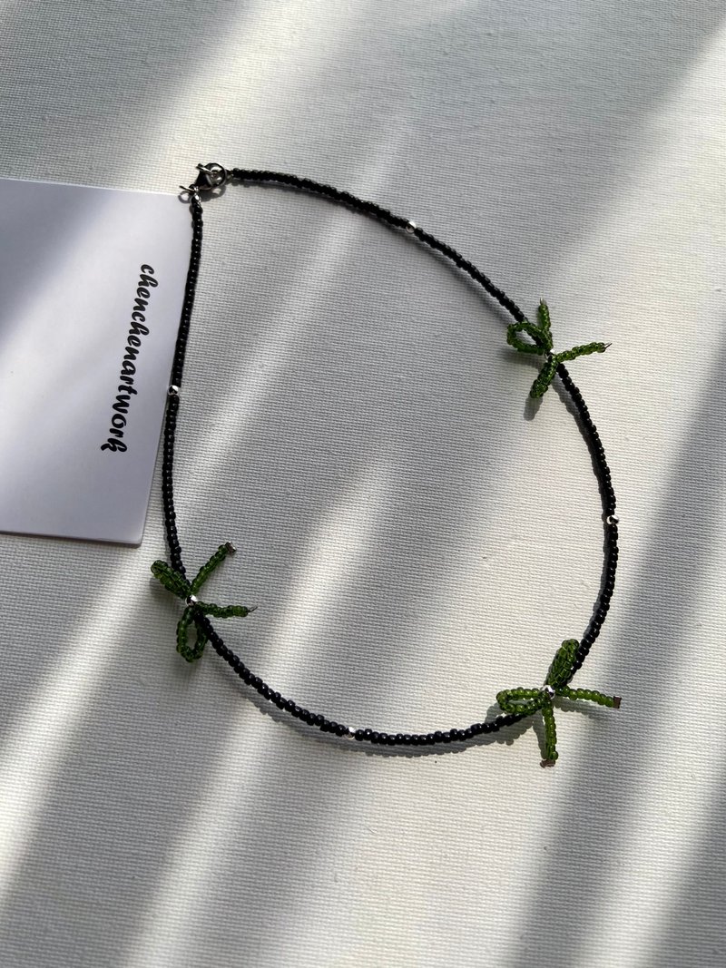 Bow Beads Bow Beaded Necklace Bow Necklace - สร้อยคอ - วัสดุอื่นๆ สีเขียว