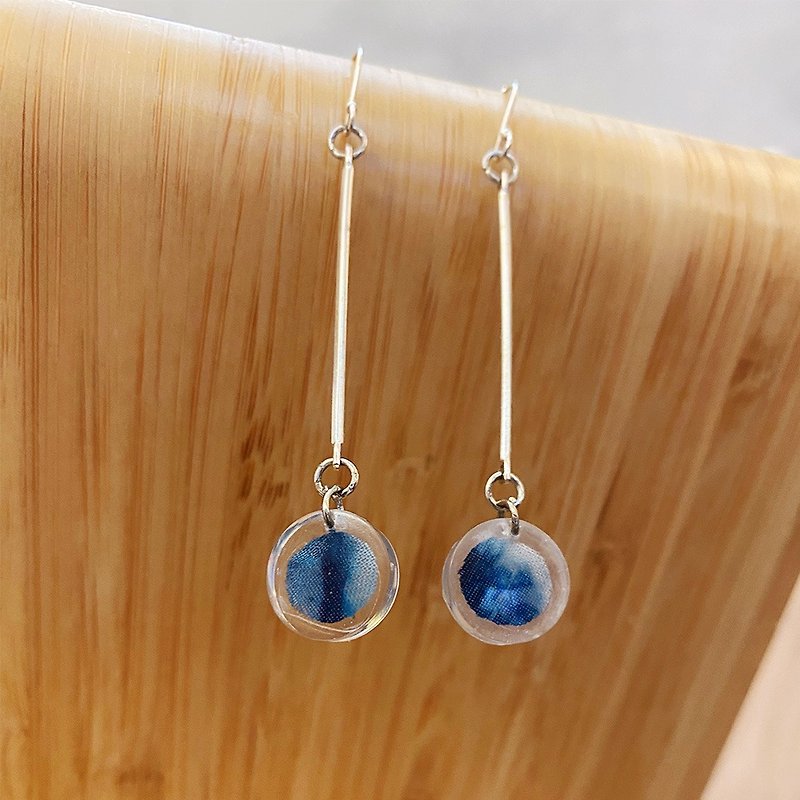 Blue-dyed resin earrings - ต่างหู - เรซิน สีน้ำเงิน
