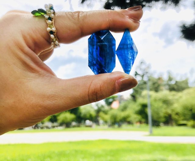 ブルーカイヤナイト43.０センチ.プラス18.０センチビーズネックレス！ カイヤナイト（ダークカラー）とシルバーのお花ビーズネックレス