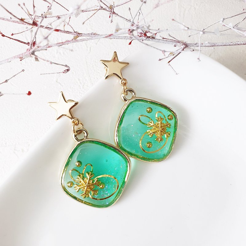 Flying Snow x Green-Star Ear Clip Star Ear Stitch-Christmas - Earrings & Clip-ons - Other Metals Green
