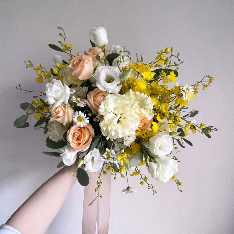 【鮮花】黃白色玫瑰洋桔梗文心蘭自然風美式鮮花捧花 - 乾燥花/永生花 - 植物．花 黃色