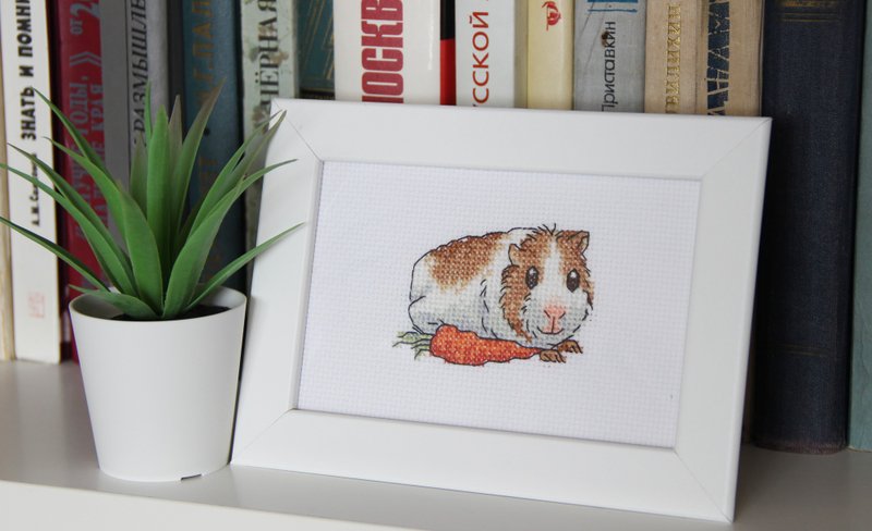 Hand embroidery guinea pig picture. Framed cross stitch animal art - 海報/掛畫/掛布 - 繡線 